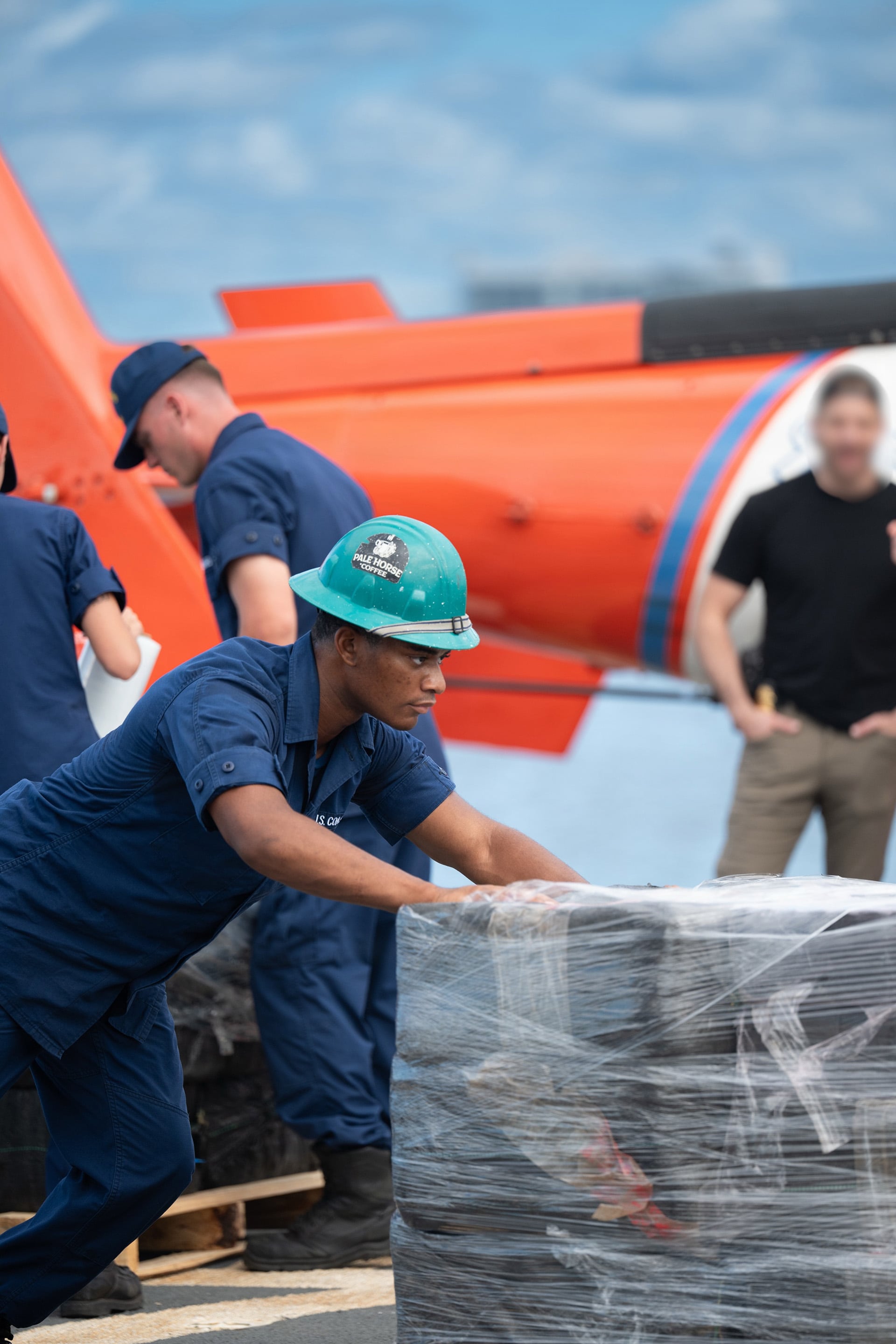 La Guardia Costera retendrá una parte del cargamento para los procesos judiciales y destruirá el remanente. (USCG)