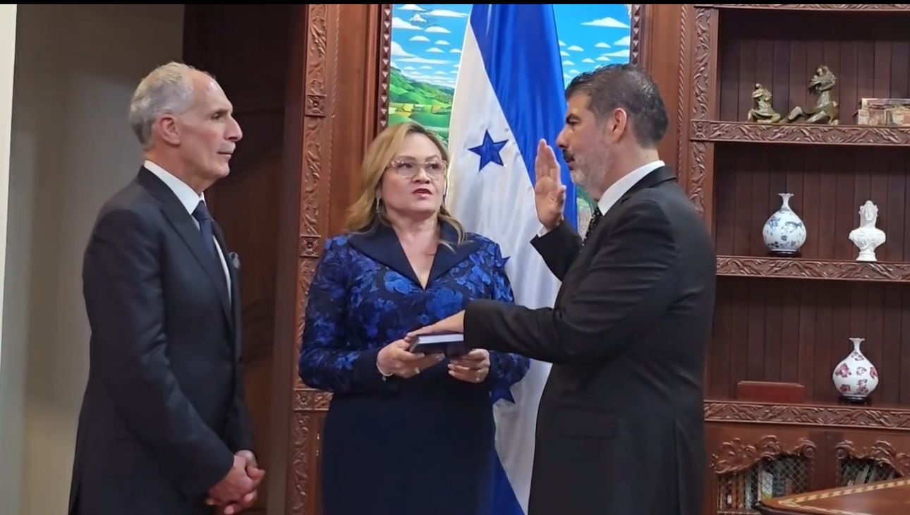 Ángel Eduardo Midense Ochoa y José Miguel Castillo Hurtado asumen cargos clave en el sector salud para coordinar hospitales y proyectos de inversión sanitaria.