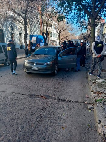 Un detenido bandera los monos despedida maxi rodriguez