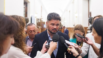 Rufián ve contradictorio enviar tropas