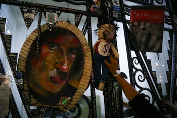 Los fans festejaron el cumpleaños de Charly García alrededor de su casa