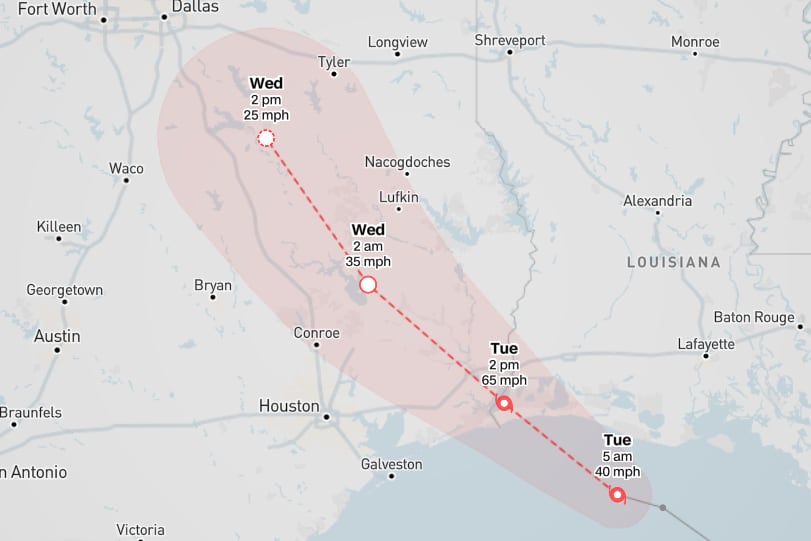 El NHC prevé que Edouard ingrese al sureste de Texas en la noche del martes, se debilite con rapidez tierra adentro y se disipe sobre el este de Texas hacia el jueves (NHC)