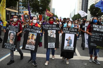 Manifestantes portaron fotos de víctimas