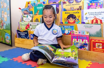 El Salvador inició la distribución masiva de kits pedagógicos para equipar las aulas de primera infancia en 4,989 centros educativos con una inversión de $12.7 millones. (Foto cortesía)
