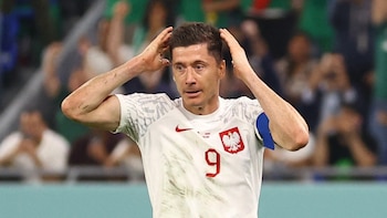 Robert Lewandowski dice adiós al Barcelona: así fue las vez que Memo Ochoa le detuvo un penal en Qatar 2022