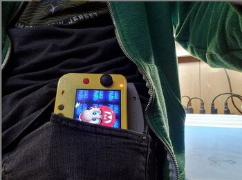 La mini consola cabe en