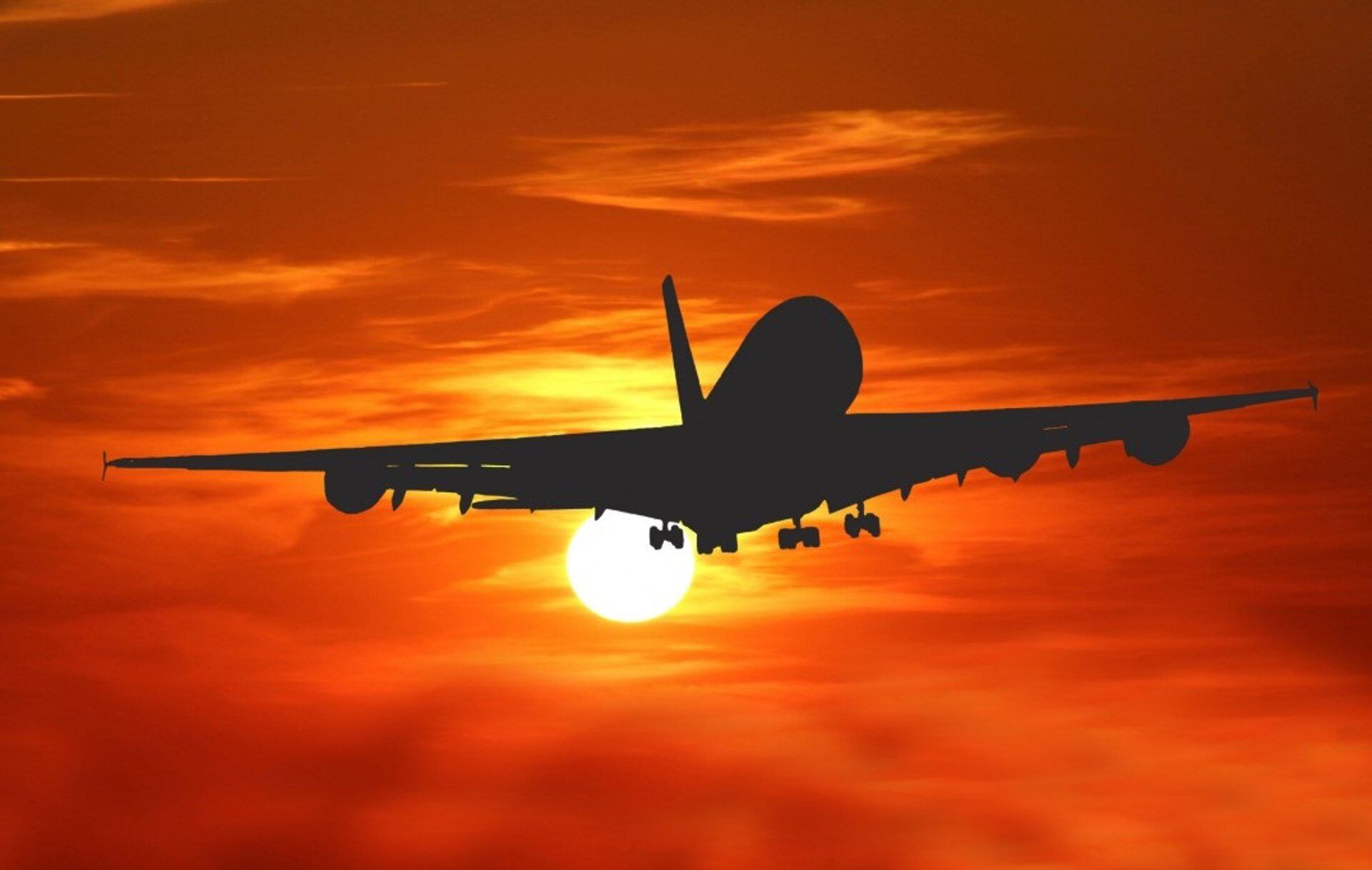 A diferencia de la turbulencia causada por tormentas, la turbulencia en aire despejado no se puede ver en el radar, lo que dificulta que los pilotos la eviten (Europa Press)