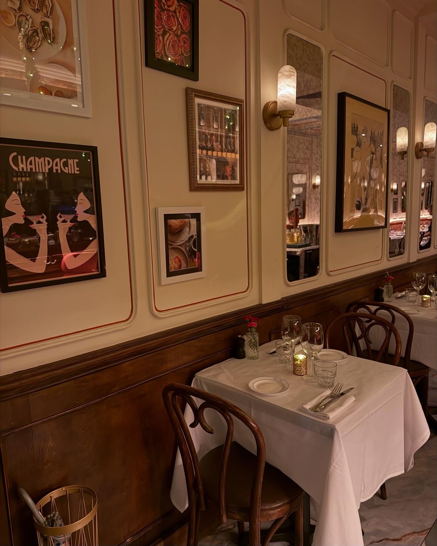 La decoración neoyorquina del restaurante que la pareja visitó