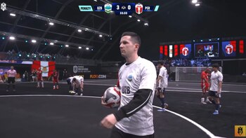 Presidente de Uzbekistán pateó penal