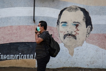 Galeano pidió que la comunidad internacional retire el trato presidencial a Daniel Ortega y Rosario Murillo. (REUTERS/Maynor Valenzuela)