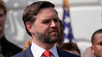 El vicepresidente de Estados Unidos, JD Vance, partió rumbo a Suiza para encabezar las negociaciones de paz con Irán