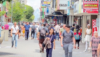 Autoridades del Ministerio de Economía insisten en que las ofertas deben reflejar descuentos reales y no solo etiquetas llamativas en los comercios. Crédito: MEIC