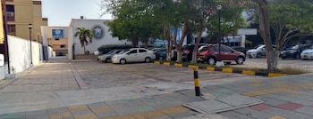 El antiguo local Tito´s Bolos, asociado a la familia Nasser Arana sometido a extinción de dominio y actualmente ocupado por la iglesia Vida Abundante, será subastado por un precio base de $15.000 millones - Yesith Ternera Muñoz/Google Maps