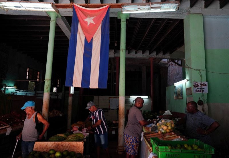 La red de Mercados de Barrio ya supera las 30 instalaciones abiertas en varias provincias del país. (REUTERS/Alexandre Meneghini)