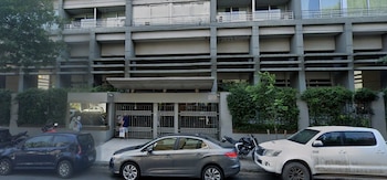 El edificio de la calle Juan de Garay donde asentó domicilio Boscán Bracho con su nombre falso