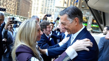 Facundo Gómez Minujín saluda a