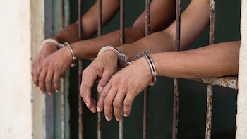 El Salvador: Fiscalía pedirá cadena perpetua para acusados de asesinar y quemar a un adulto mayor tras robarle USD 11,200