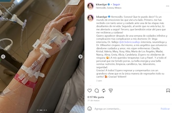 Primer plano del brazo de una persona con piel clara, varias vías intravenosas insertadas y aseguradas con esparadrapo médico, en un entorno hospitalario