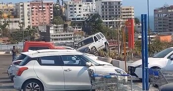 Una camioneta quedó mal colocada