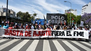 Una de las postales de