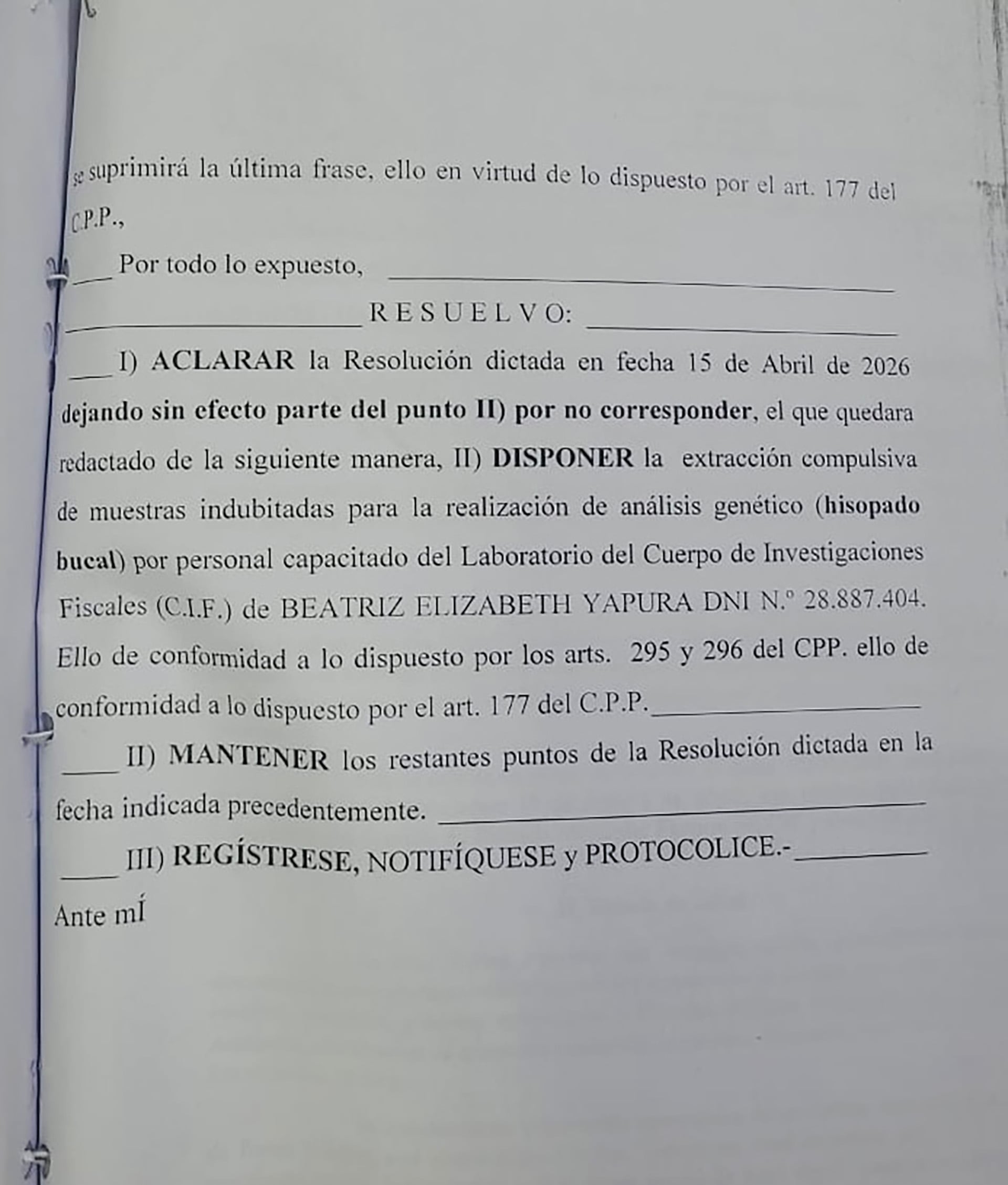 Un documento judicial detalla la resolución que ordena la extracción compulsiva de muestras mediante hisopado bucal para análisis genético a Beatriz Elizabeth Yapura.