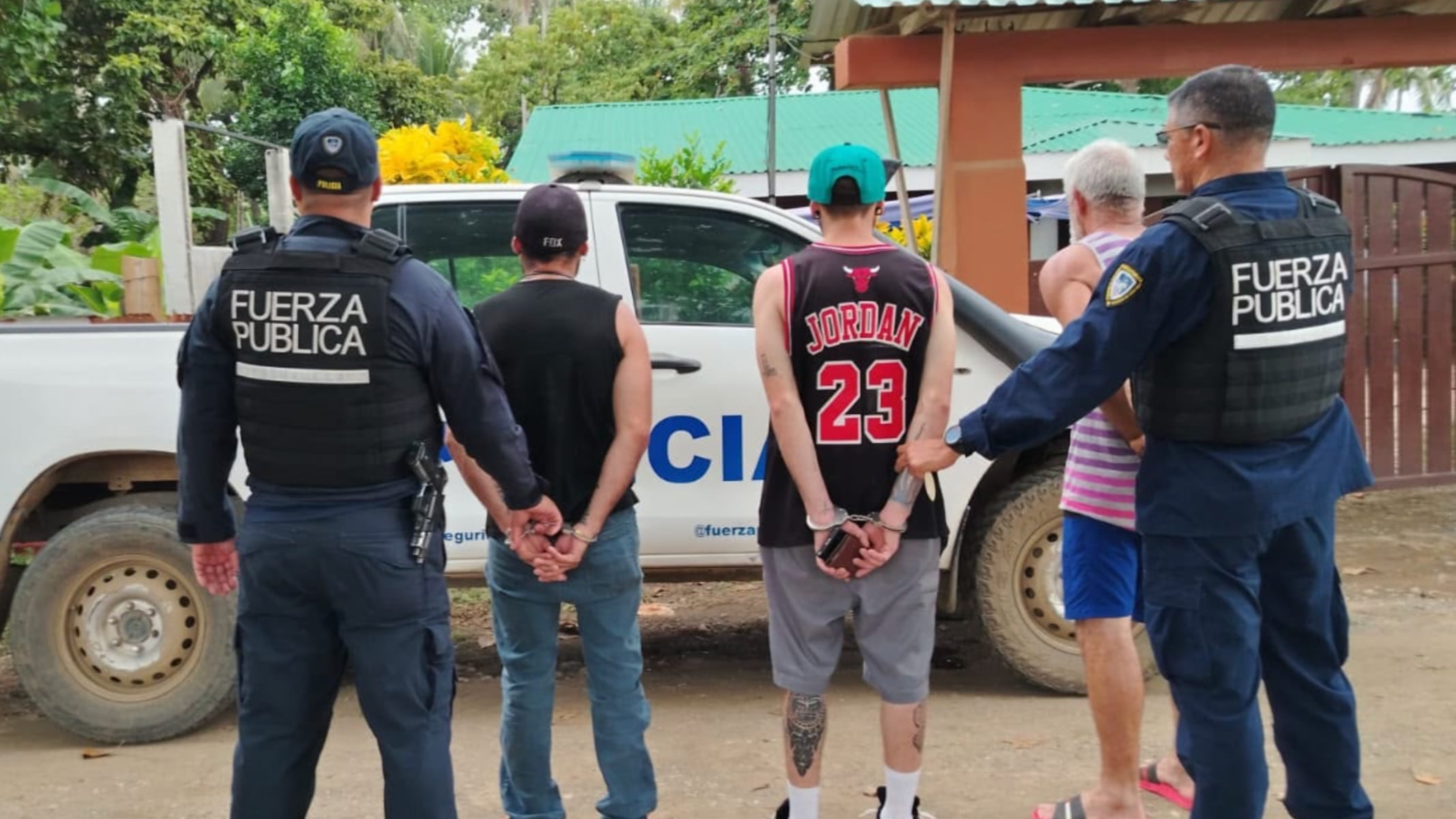 Tres personas fueron detenidas en flagrancia con 101 huevos de tortuga lora dentro del Refugio Nacional de Vida Silvestre Ostional. Crédito: MINAE