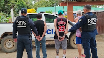 Tres personas fueron detenidas con 101 huevos de tortuga lora durante arribada en Costa Rica
