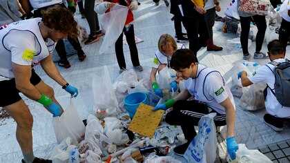 Juntar basura es un deporte en Japón