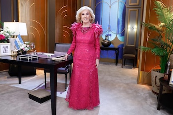 Mirtha eligió un vestido color