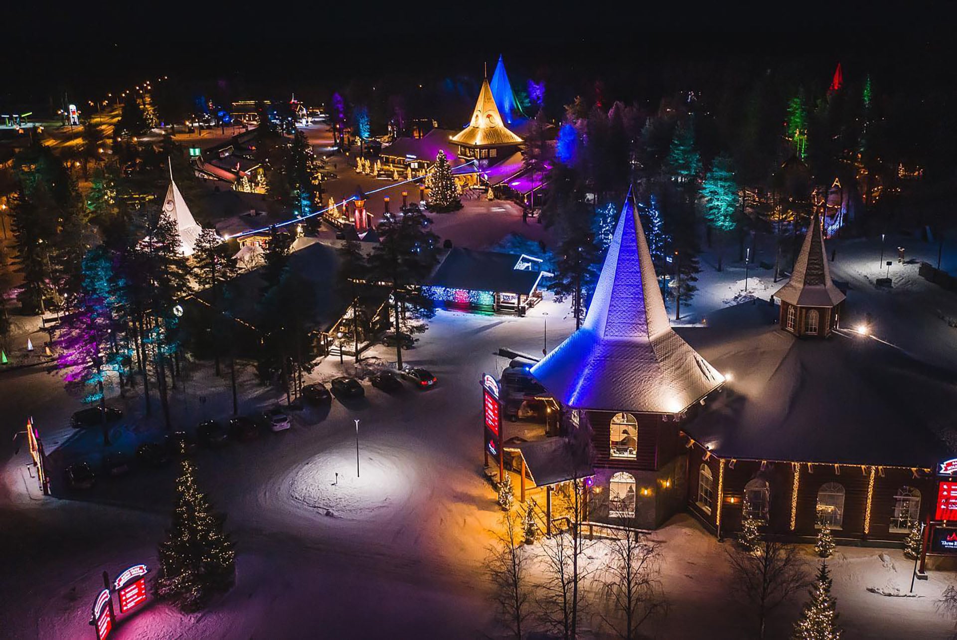 El hotel donde trabaja Milagros está a 6 cuadras de Santa Claus Village, el pueblo temático navideño del mundo (@santaclausvillageofficial)