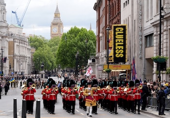 Miembros de la Banda de la Guardia Irlandesa durante una procesión militar (Lucy North/REUTERS)