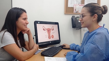 El cambio de orientación política podría influir en la formulación y ejecución de políticas públicas, en los debates legislativos y en las negociaciones internacionales relacionadas con el género, la familia y los derechos sexuales y reproductivos - crédito Visuales IA