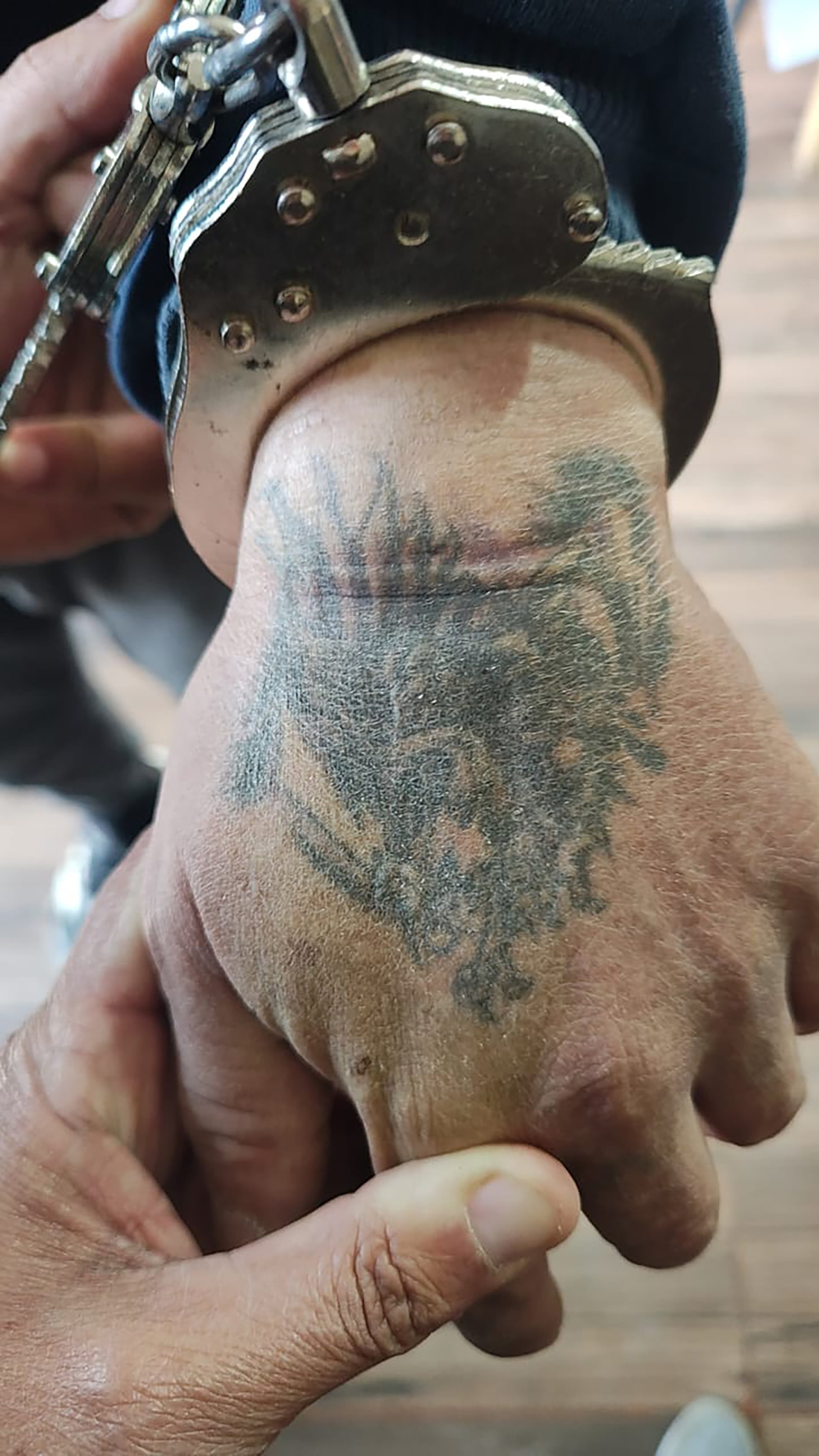 El tatuaje en la mano izquierda de Del Valle que permitió identificarlo rápidamente