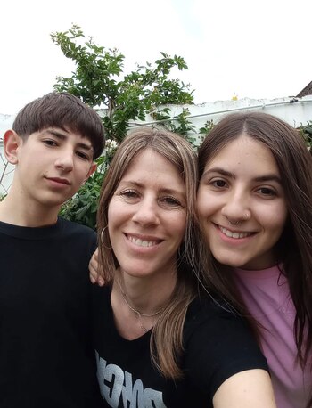 Clara es mamá de Agustín