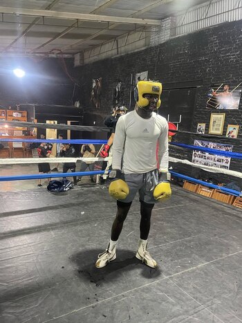 Después de trabajar, Touba se