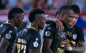 El veterano Hugo Rodallega no ocultó su tristeza por la eliminación de Santa Fe de la Liga BetPlay Dimayor 2026-1 - crédito Win Sports - Visuales IA