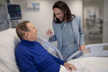 Edmundo González Urrutia y María Corina Machado, durante la hospitalización del ex candidato presidencial en Madrid (Edmundo González)