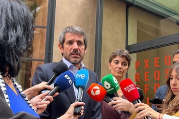 22/10/2026 El ministro de Cultura y número 2 de Comuns-Frente Amplio por Barcelona, Ernest Urtasun, junto a la secretaria de Estado de Derechos Sociales y coordinadora de Sumar, Rosa Martínez
POLITICA