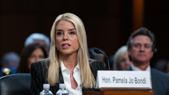 Pam Bondi, fiscal de EEUU,