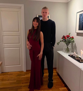 Isabel Haugseng Johansen apuesta por vestidos con brillo, transparencias y siluetas limpias en eventos formales (Instgram: Isabel Haugseng Johansen)