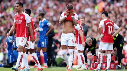 Tras perder la Premier League en la última fecha, Arsenal anunció la salida de 19 jugadores