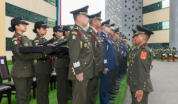 Las ceremonias simultáneas se realizan este 1 de septiembre de 2026 en instalaciones militares de todo el país, tras los procesos de promoción y reclasificación 2026, informa la dependencia