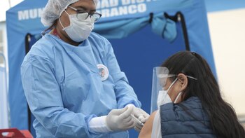 COVID-19: Llegan 787 200 dosis