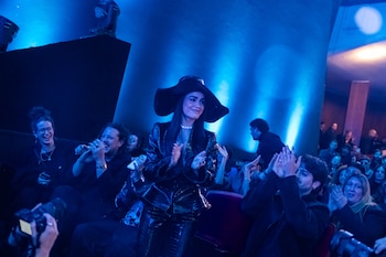 Lali celebró el premio a Mejor Álbum Artista Pop por No vayas a atender cuando el demonio llama