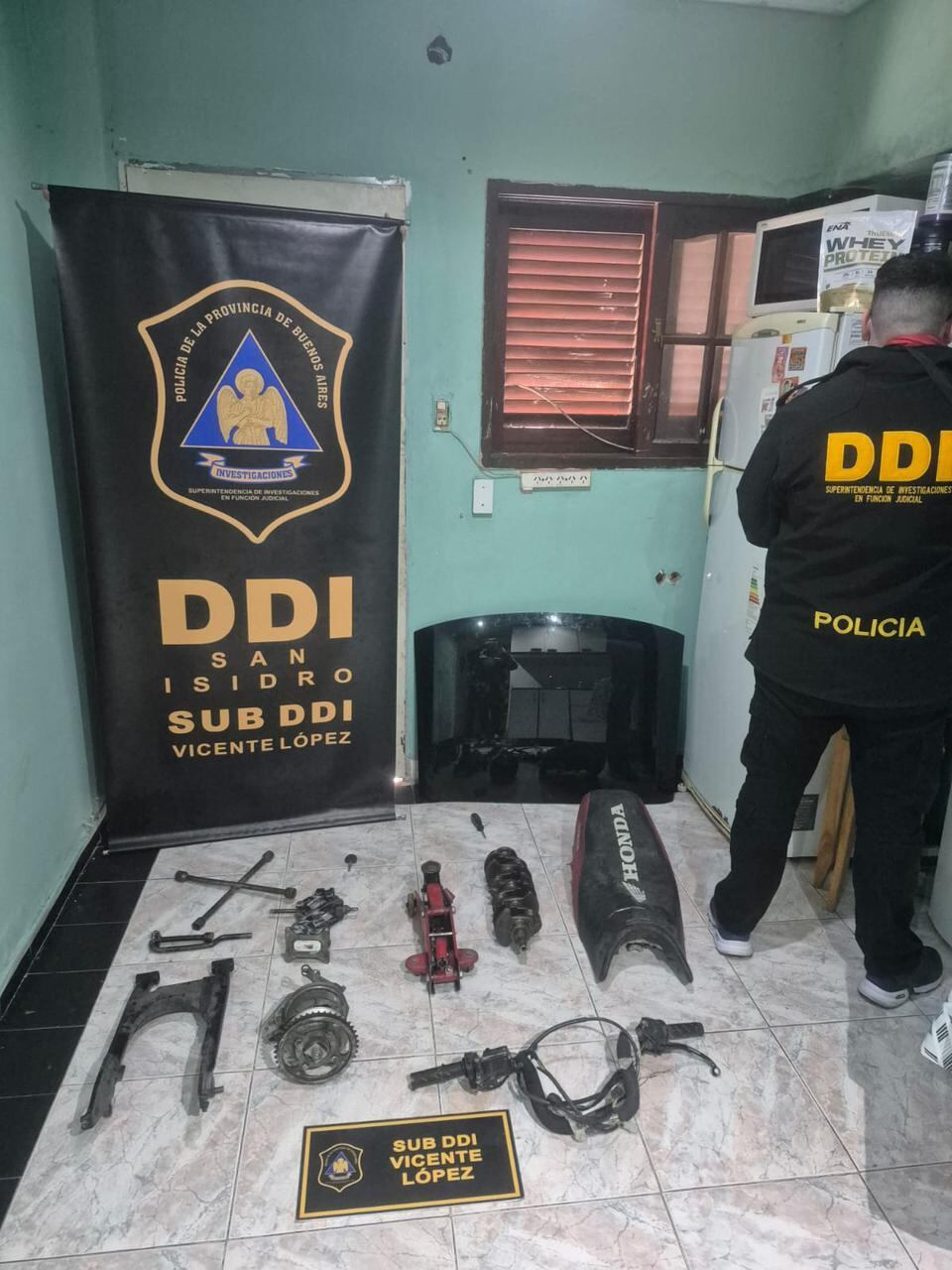 Parte de lo incautado en los domicilios allanados