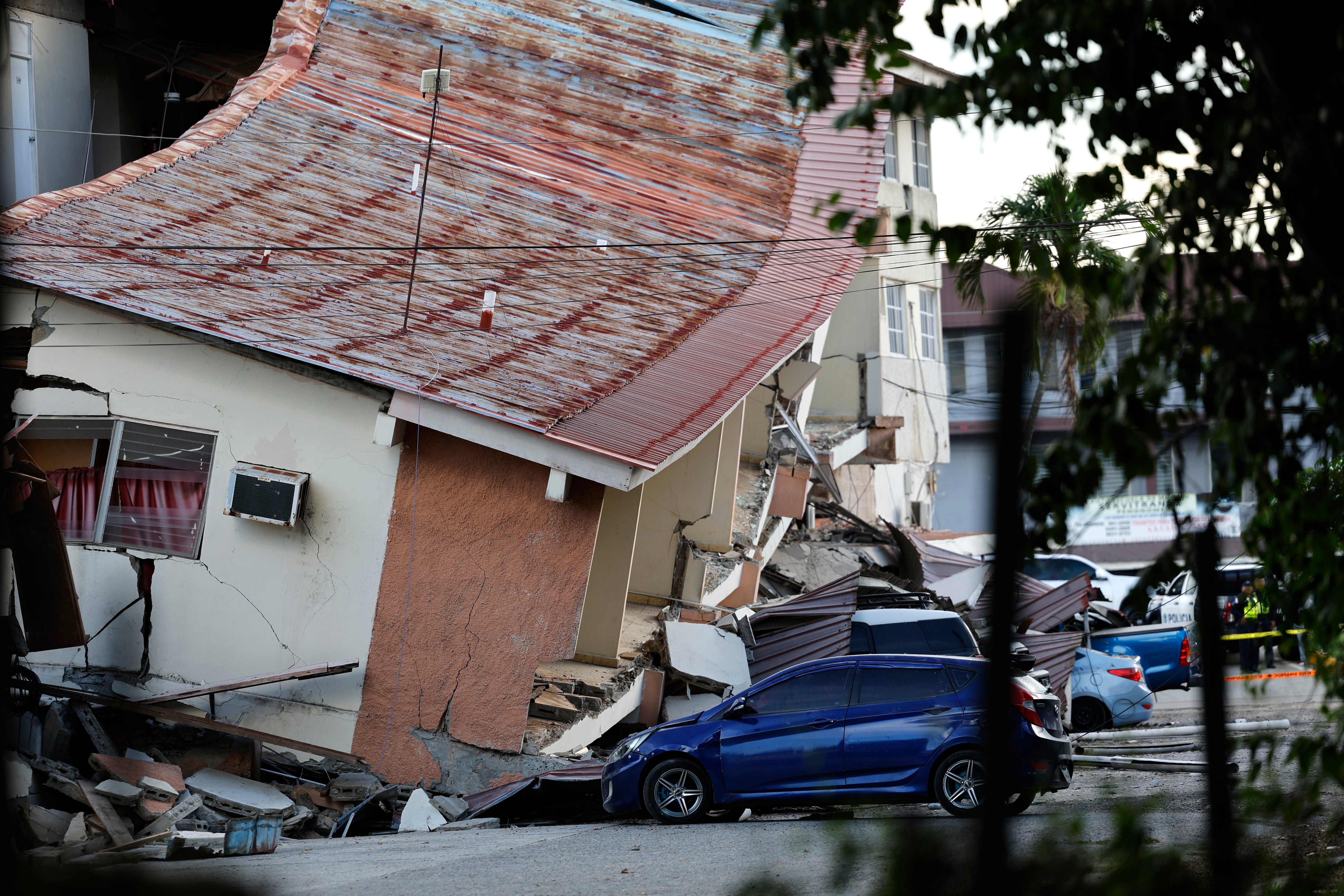 La comunidad artística nacional e internacional reaccionó de inmediato tras el fuerte sismo que sacudió el sureste de Panamá el 9 de octubre. EFE/ Bienvenido Velasco