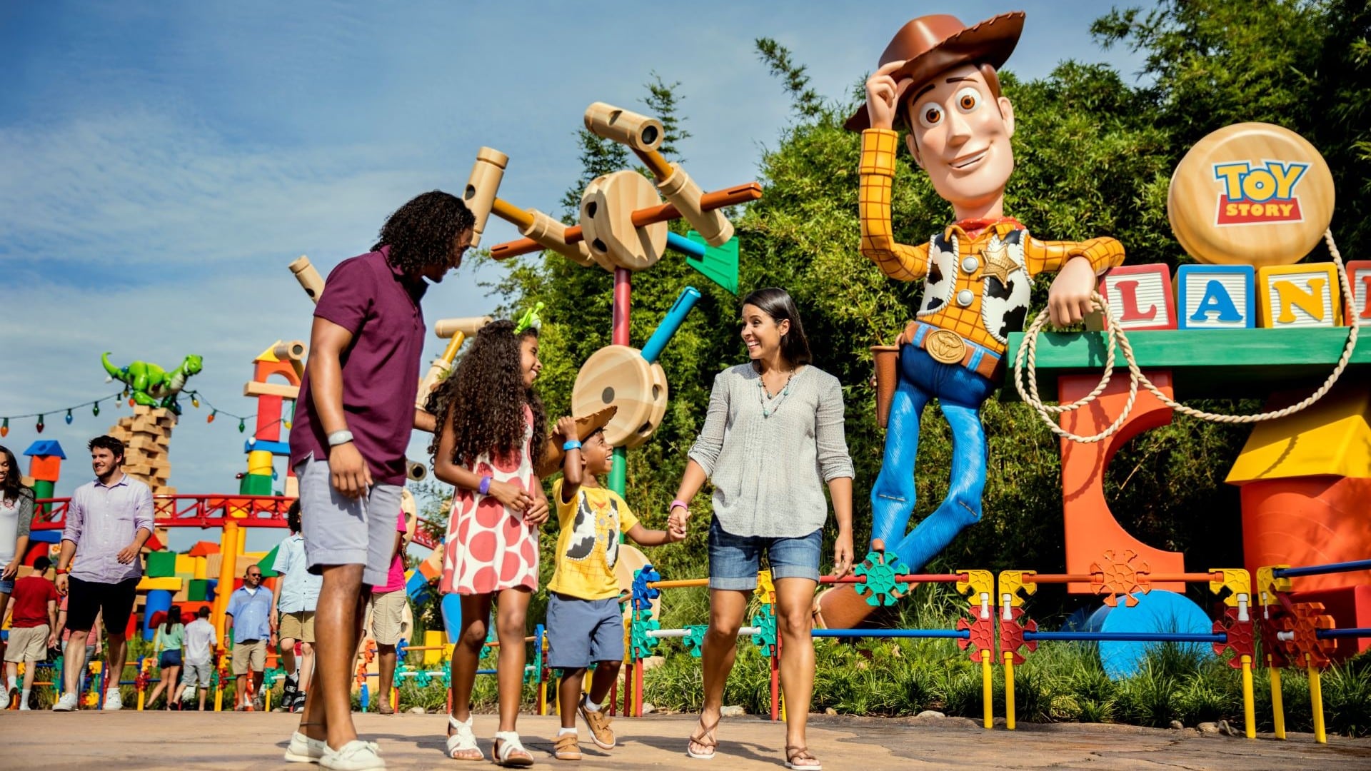 Toy Story Land permite experimentar el mundo desde la perspectiva de un juguete en escenarios coloridos. (Cortesía © 2025 Disney © 2025 Disney/Pixar. Todos los derechos reservados.)