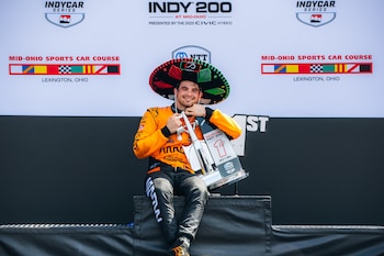 El piloto mexicano consiguió su primera victoria del 2026 en IndyCar.