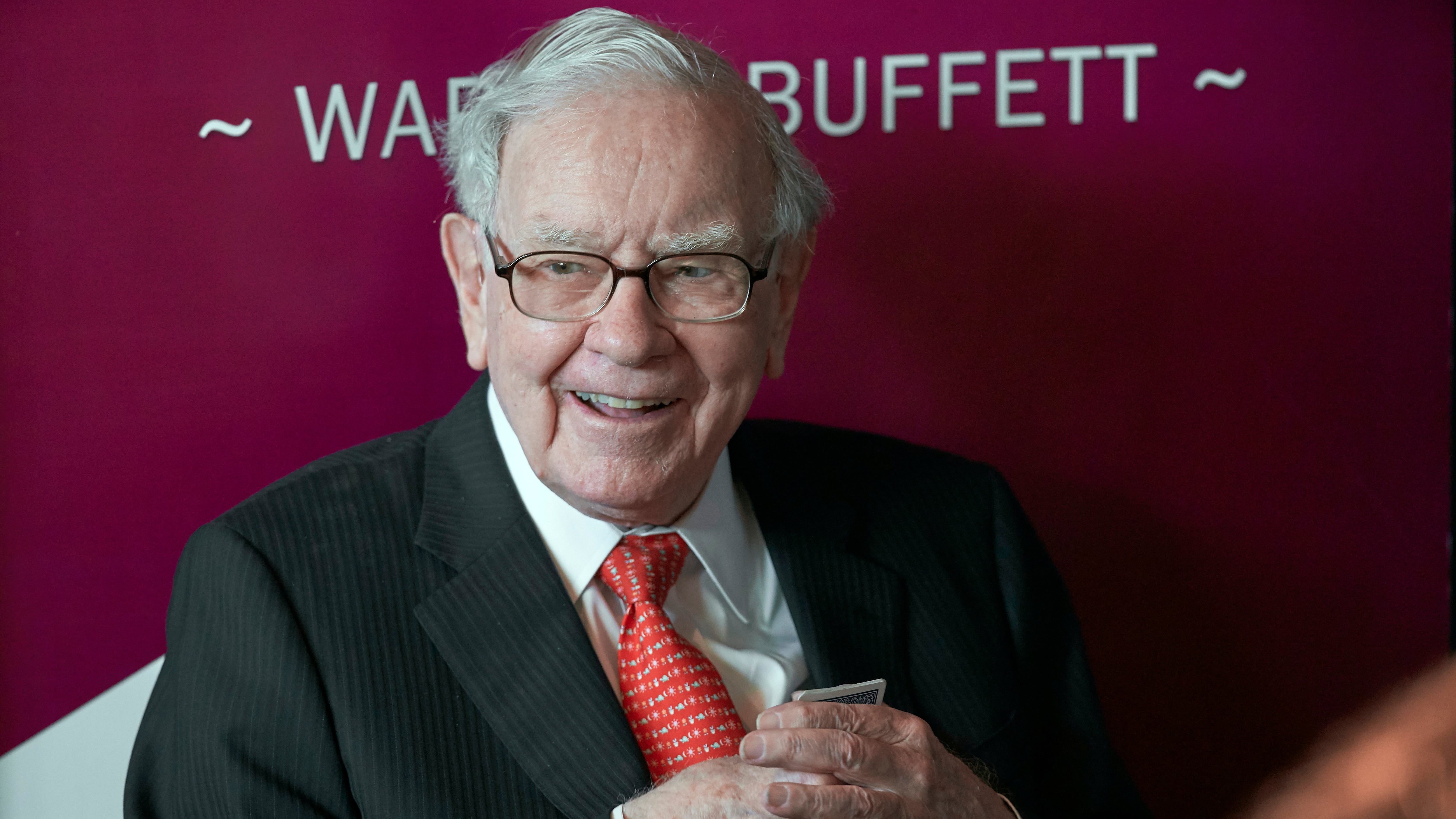 Warren Buffett ocupó el décimo puesto entre las mayores fortunas globales con un patrimonio estimado en USD 154.000 millones (AP Foto/Nati Harnik, archivo)