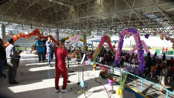 Al festejo se permitió el acceso de diez visitas externas y cinco invitadas privadas de la libertad por cada quinceañera (Foto: especial)
